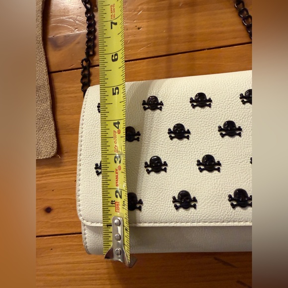 Betsey Johnson White Faux Leather Crossbody Bag with Black Skull Studs. - Picture 14 of 16